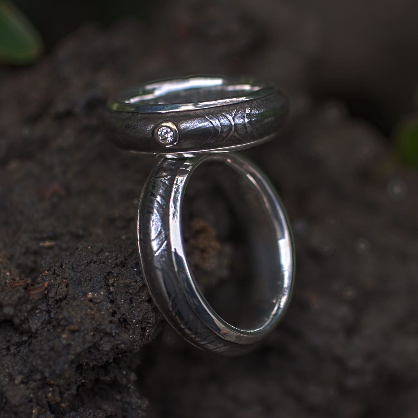 Eheringe Augendamast mit Silberauskleidung und Brillant im Damenring