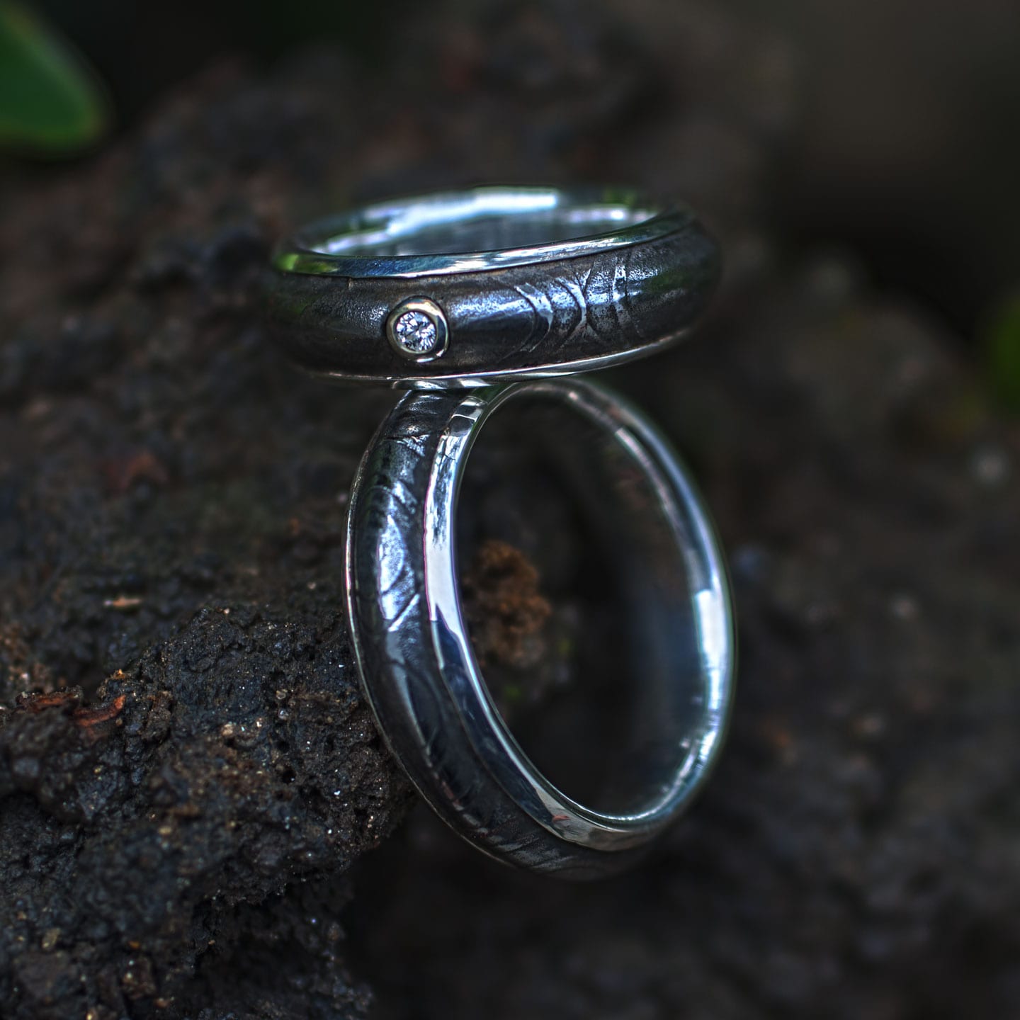 Eheringe Augendamast mit Silberauskleidung und Brillant im Damenring