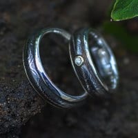 Eheringe Augendamast mit Silberauskleidung und Brillant im Damenring