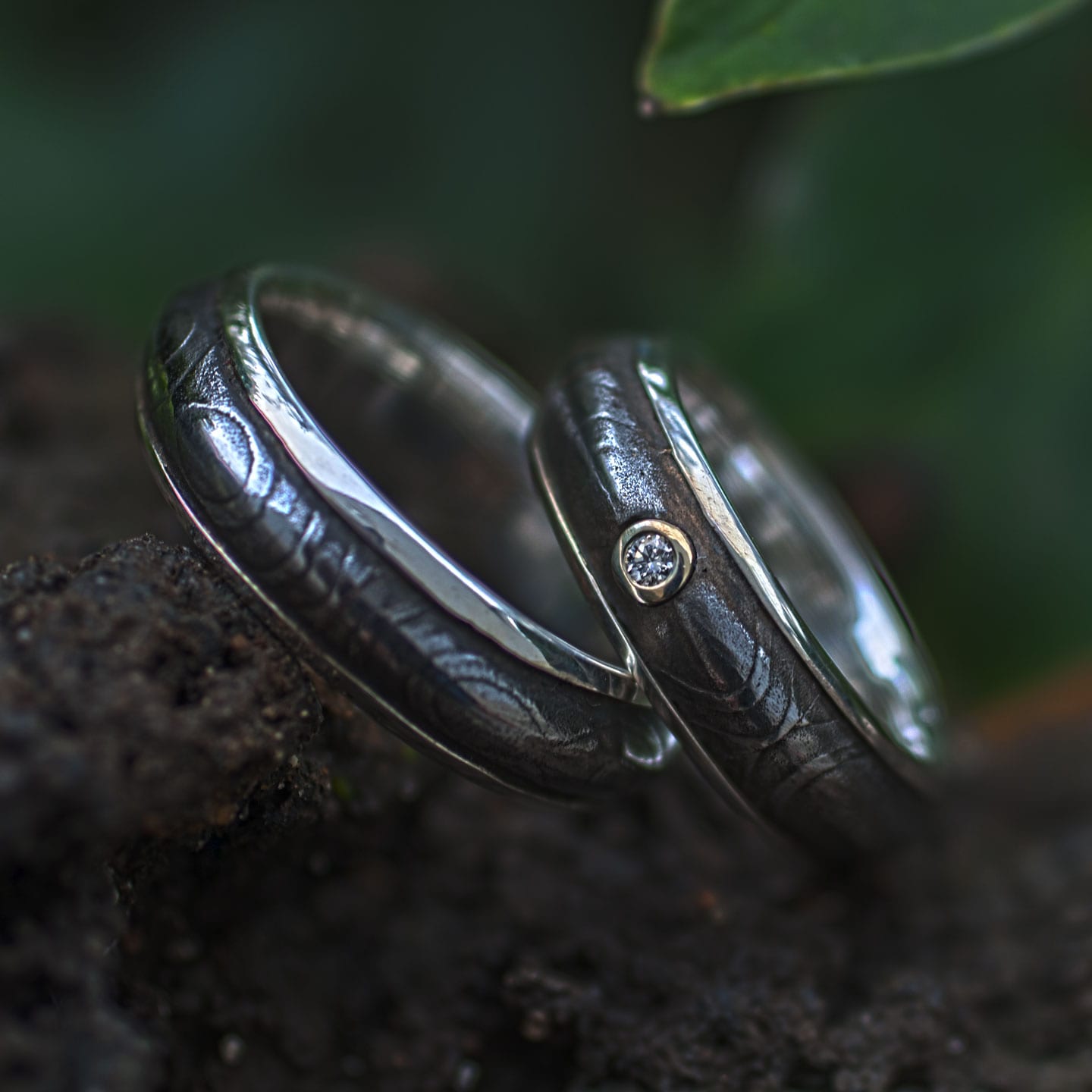 Eheringe Augendamast mit Silberauskleidung und Brillant im Damenring