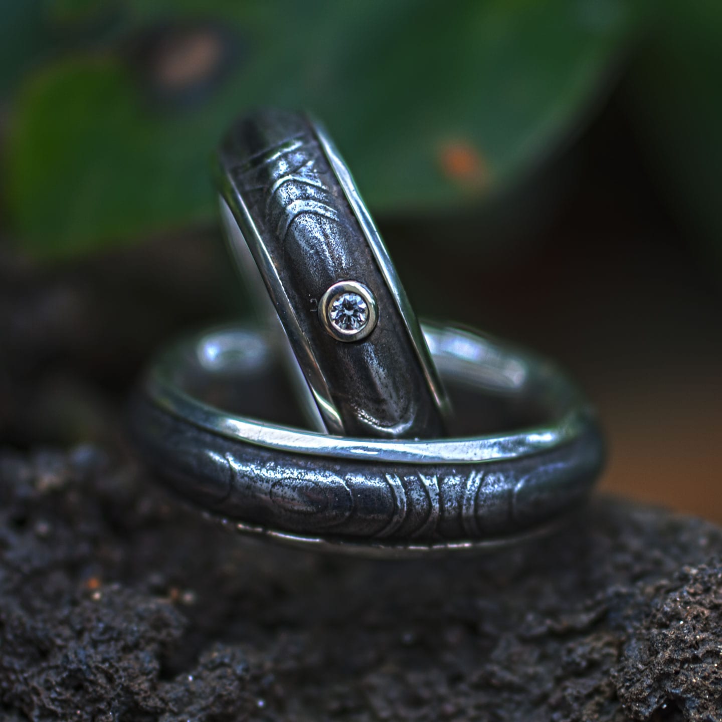 Eheringe Augendamast mit Silberauskleidung und Brillant im Damenring