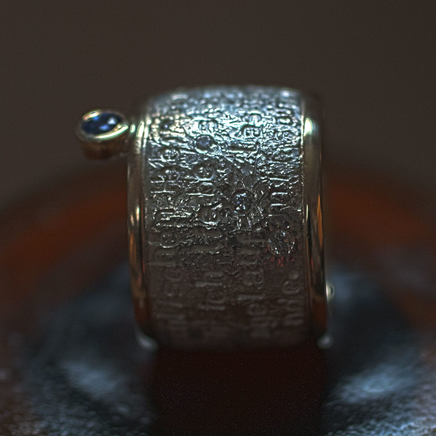 Ring mit Engelgebet und Steinen Silber und Gold