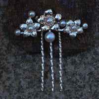 Steckkamm mit Blumen und Perlen