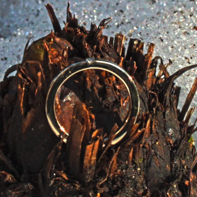 goldener Spannring mit Brillant