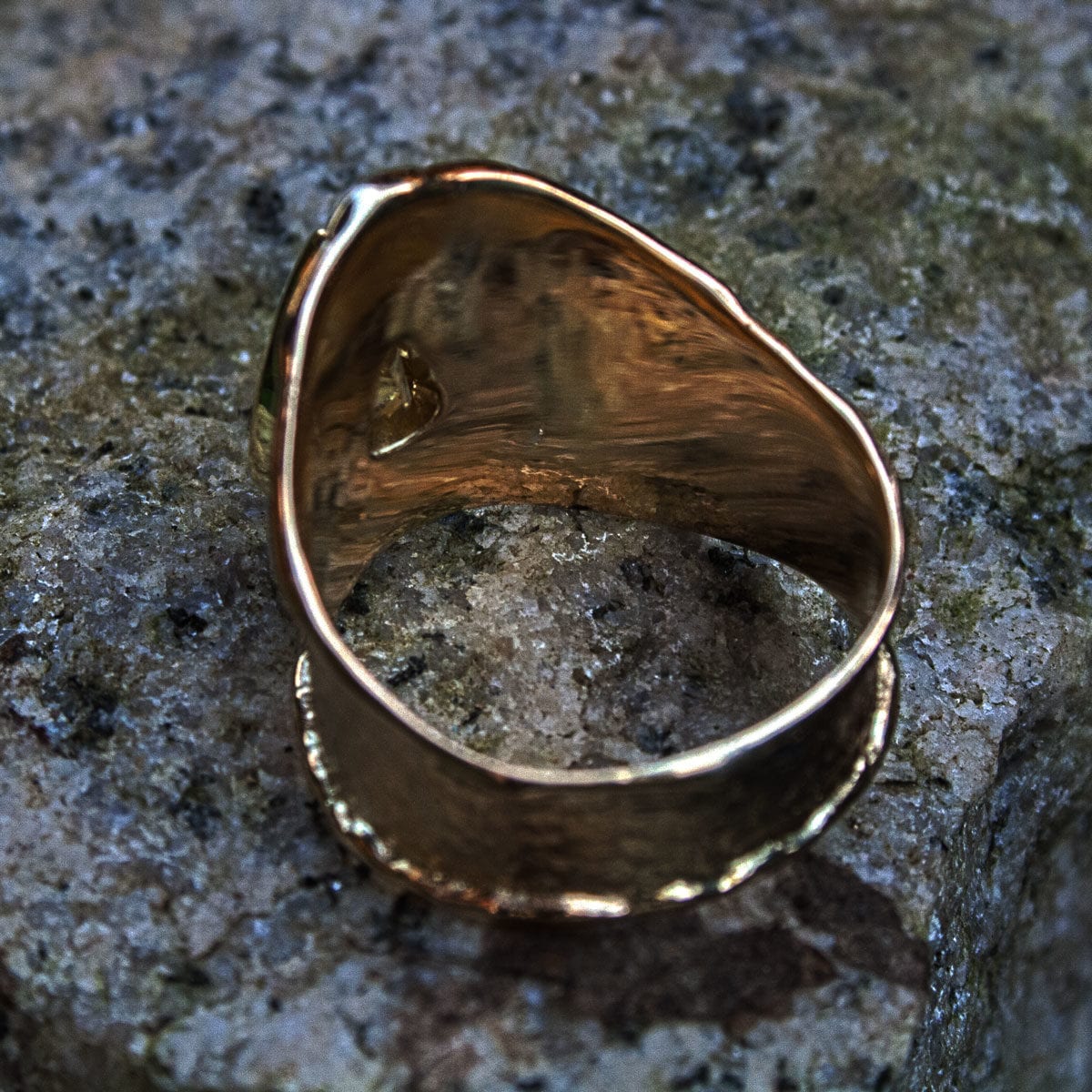 Gelbgoldring mit gelbem Saphir