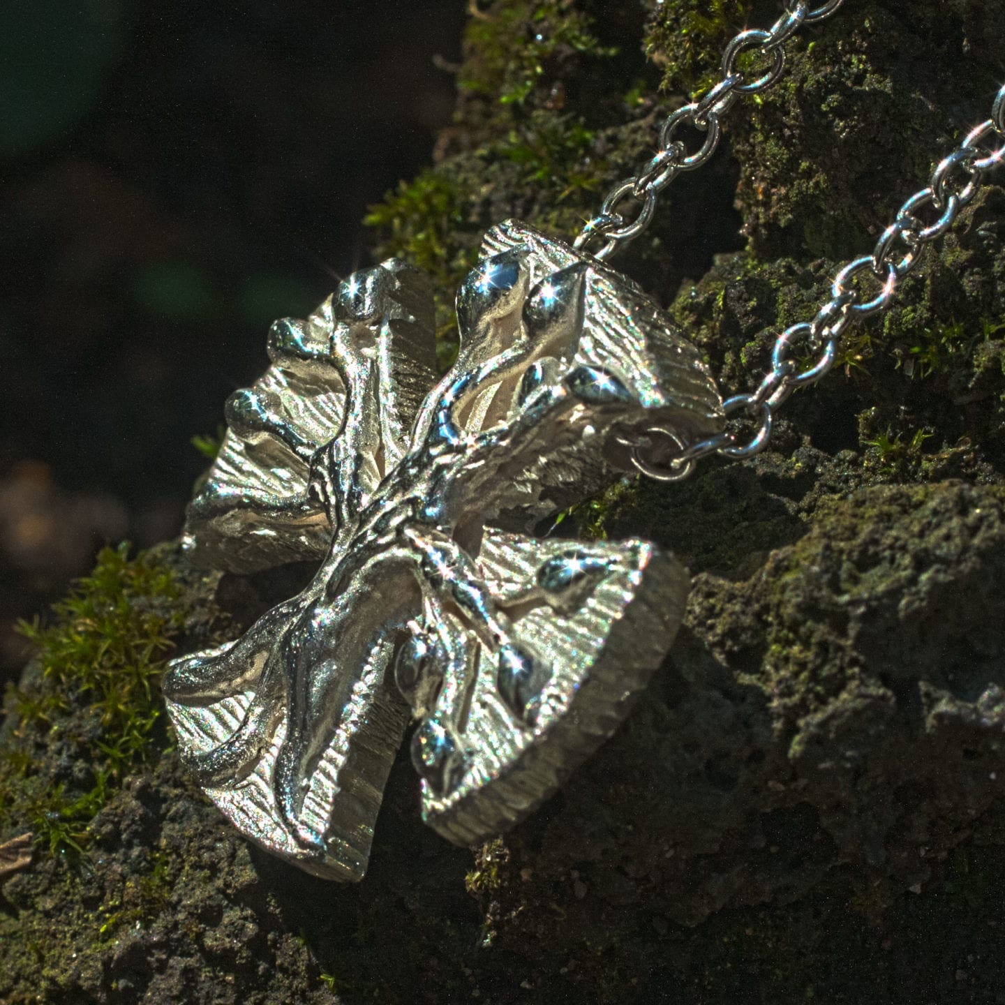 Silberkreuz mit Lebensbaum