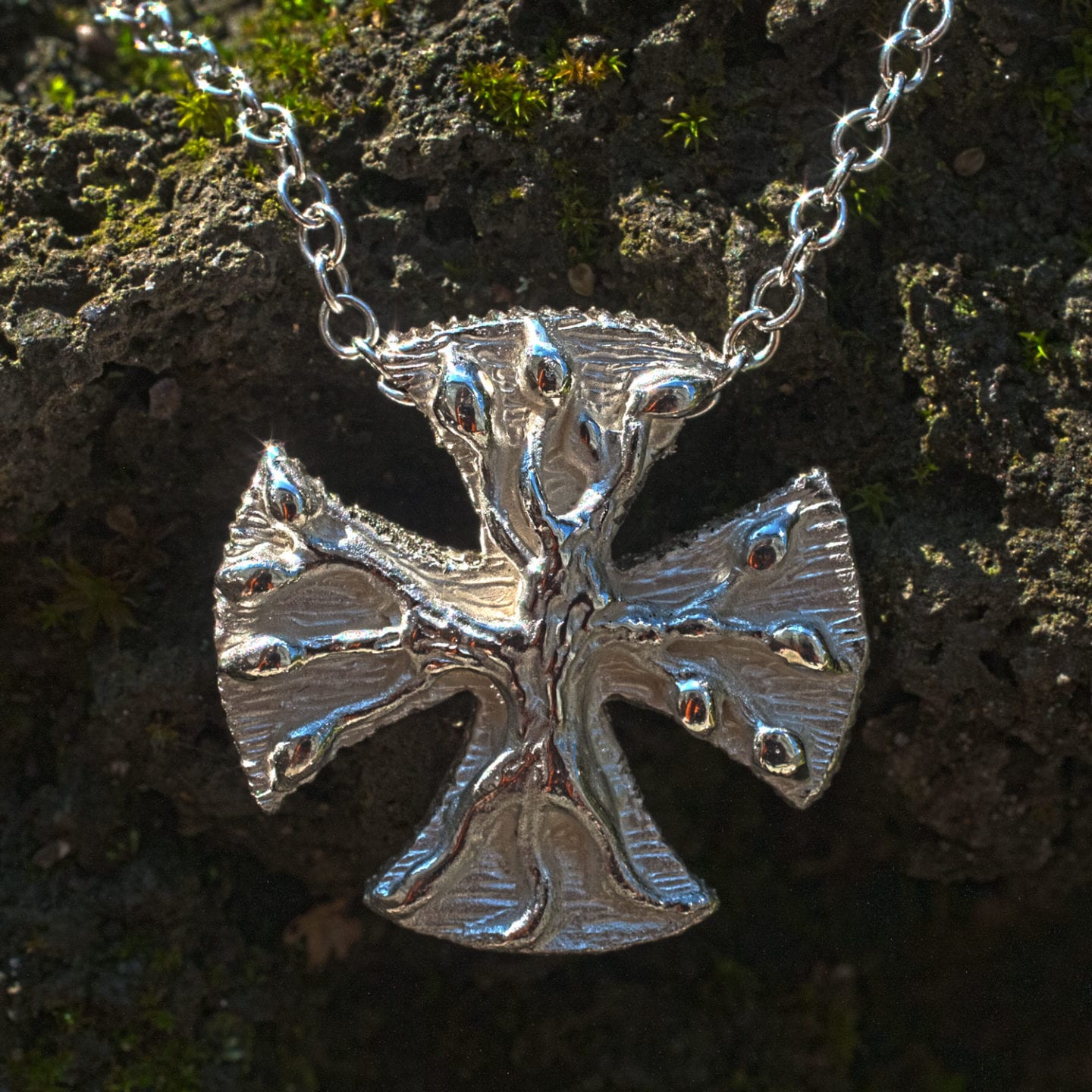 Silberkreuz mit Lebensbaum