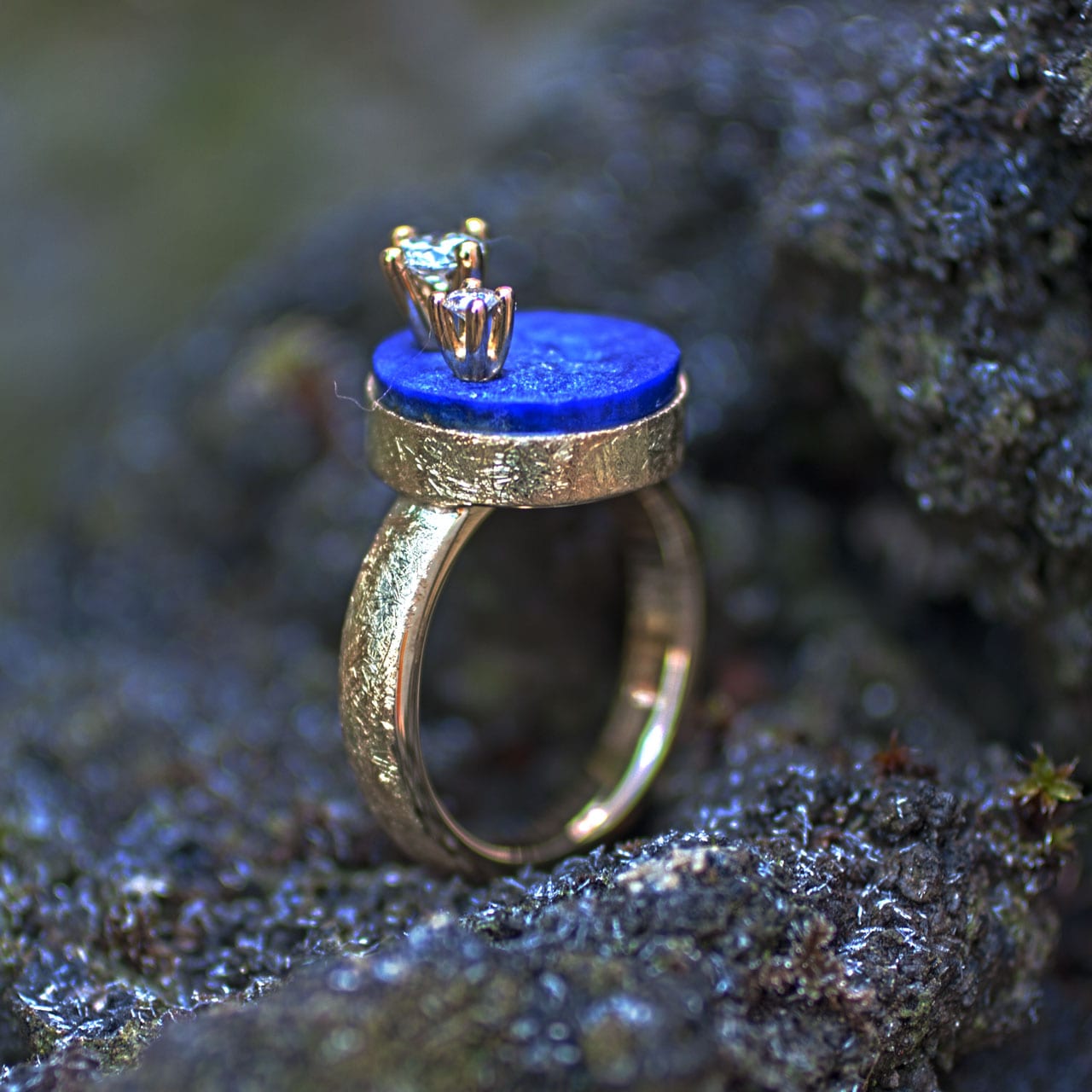 Goldring mit Lapilazuli und Brillanten