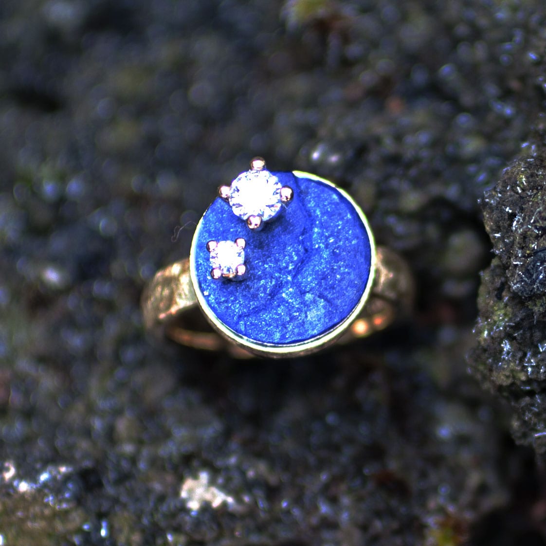 Goldring mit Lapilazuli und Brillanten