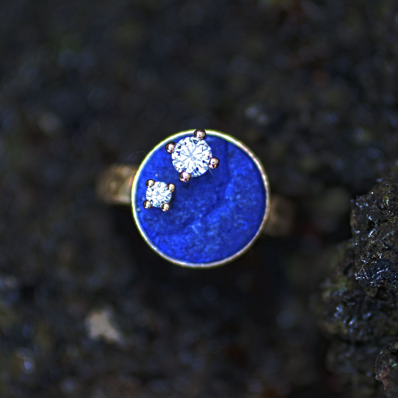 Goldring mit Lapilazuli und Brillanten