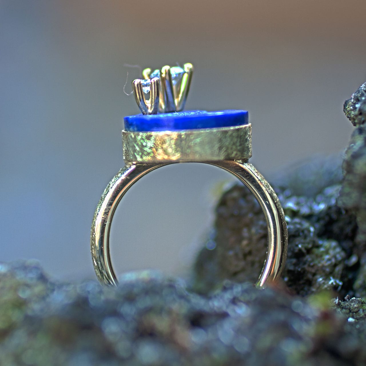 Goldring mit Lapilazuli und Brillanten