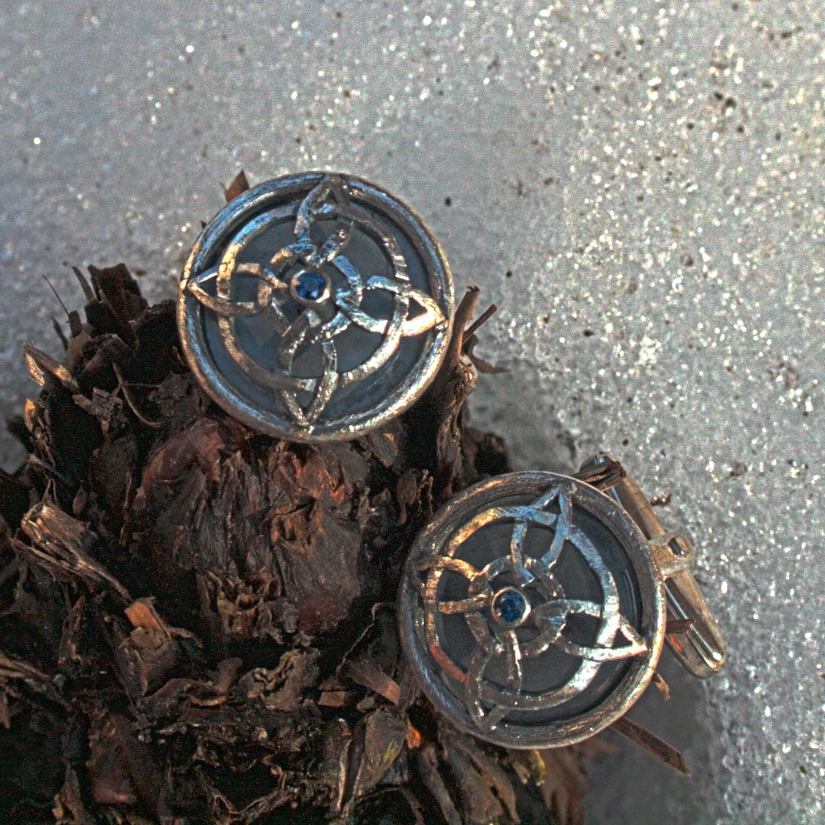 Manschettenknöpfe mit Saphir