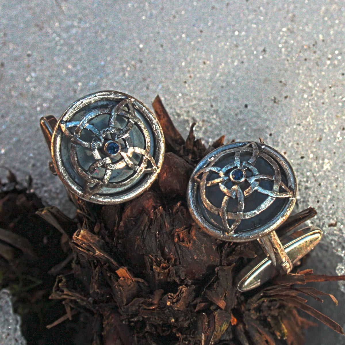 Manschettenknöpfe mit Saphir