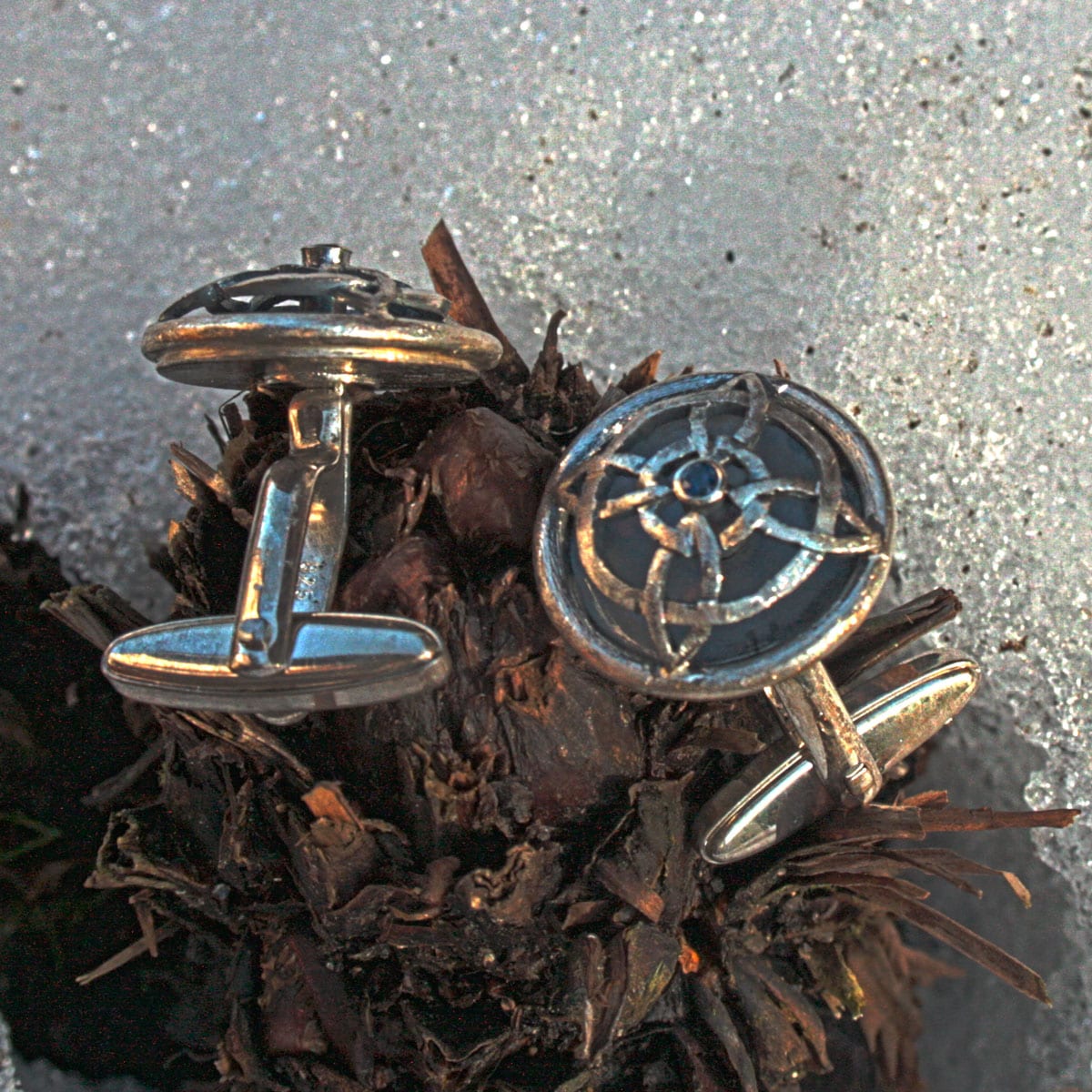 Manschettenknöpfe mit Saphir