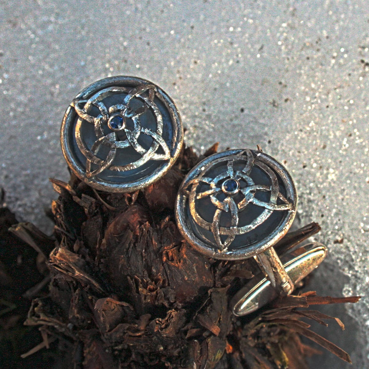 Manschettenknöpfe mit Saphir