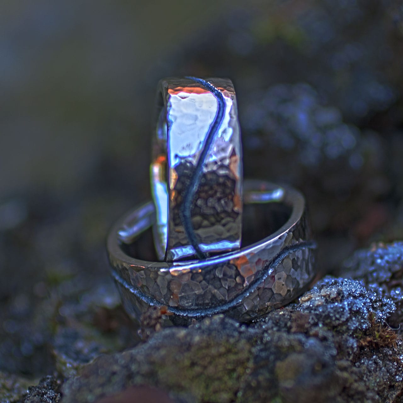 Palladiumringe mit Niello-Welle