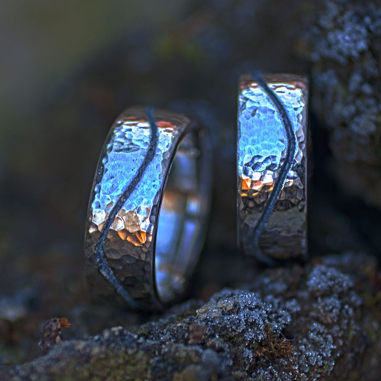 Palladiumringe mit Niello-Welle