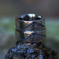 Palladiumringe mit Niello-Welle