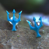 meerblaue Dreizack-Ohrstecker