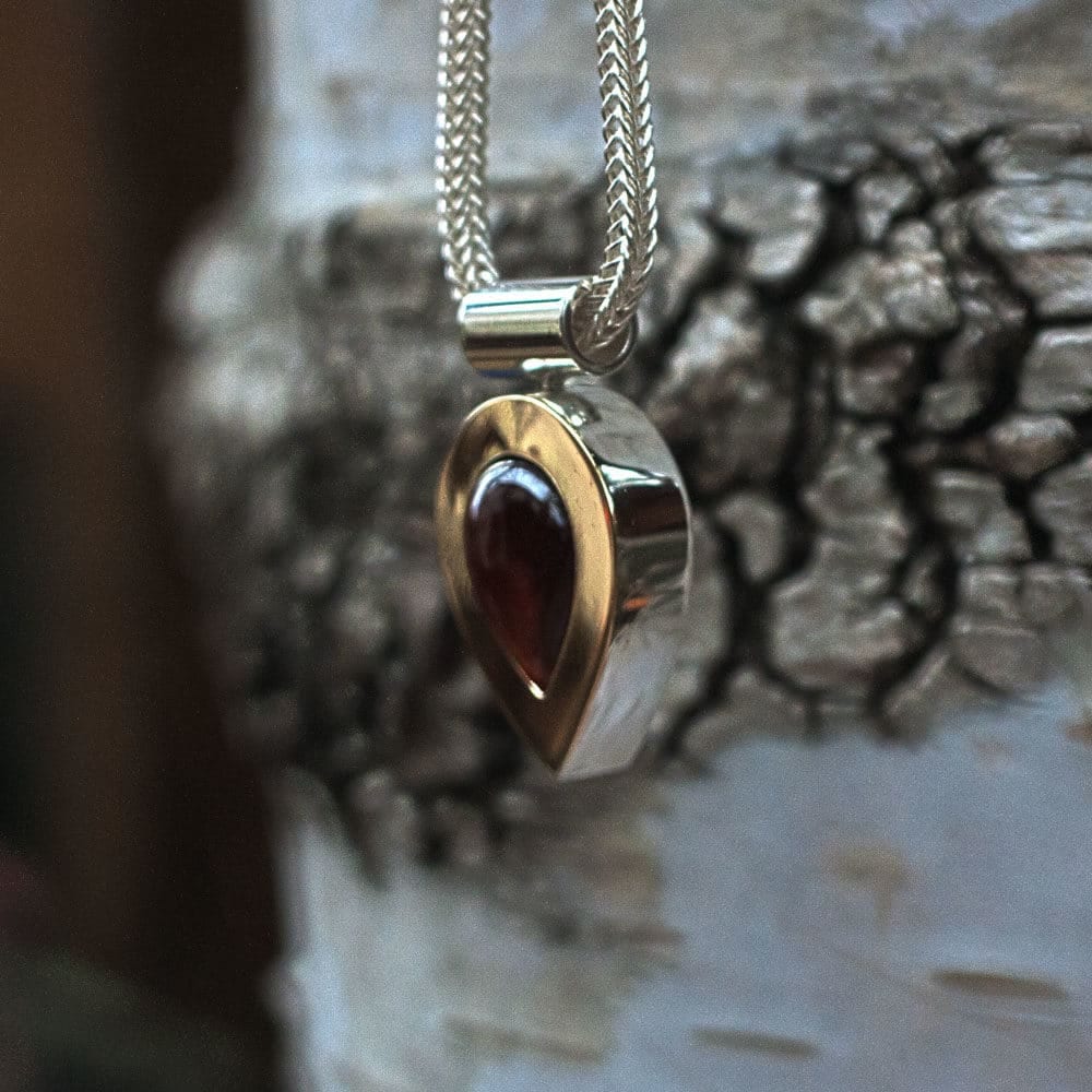 Anhänger zweifarbig mit Granat