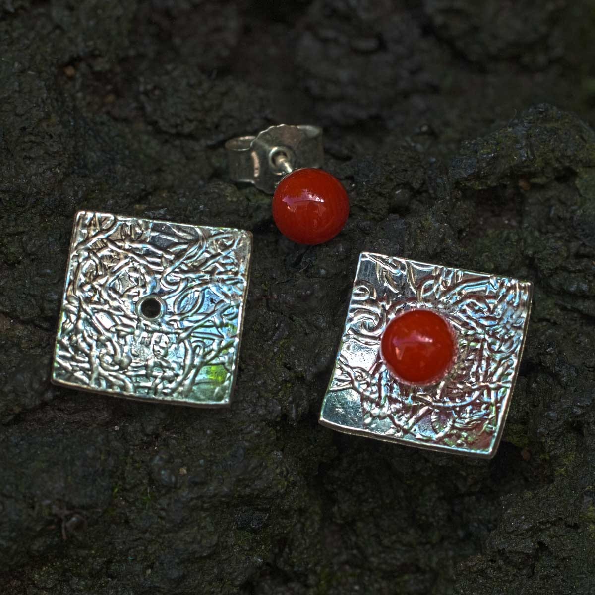 verschiedene quadratische Silberschalen für Ohrstecker – Bild 3