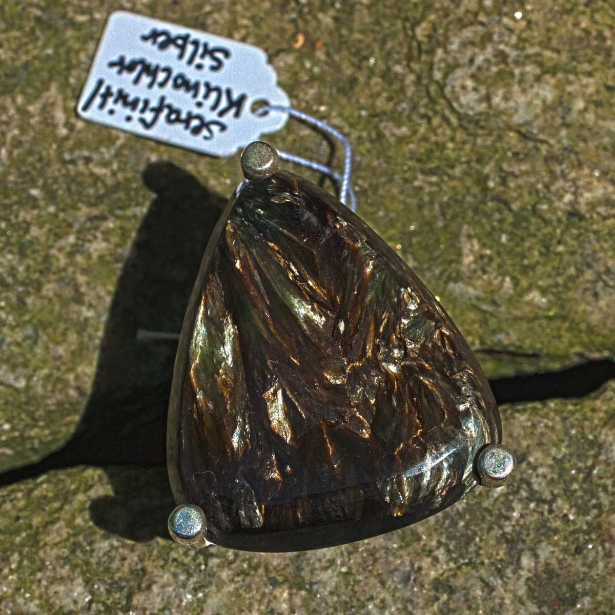 dreieckiger Serafinit