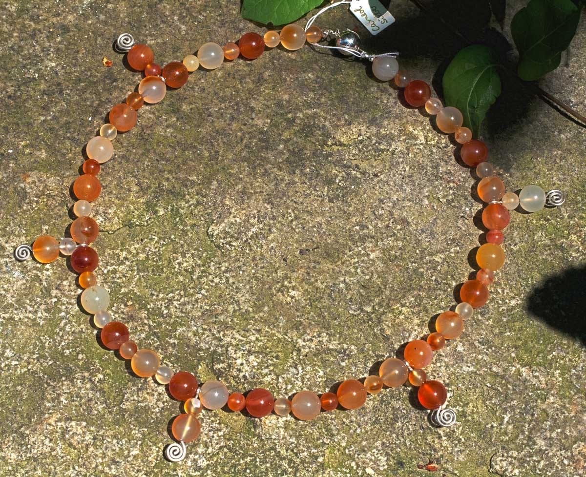 Collier Karneol-Kugeln