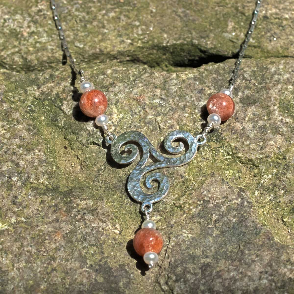 Triscele Sonensteine & Perlen