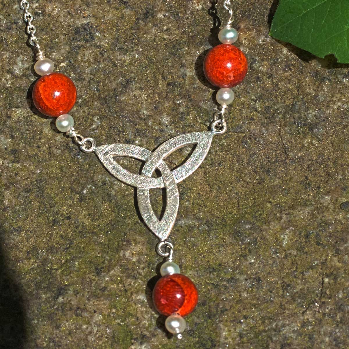 Wotansknoten Schaumkoralle & Perlen