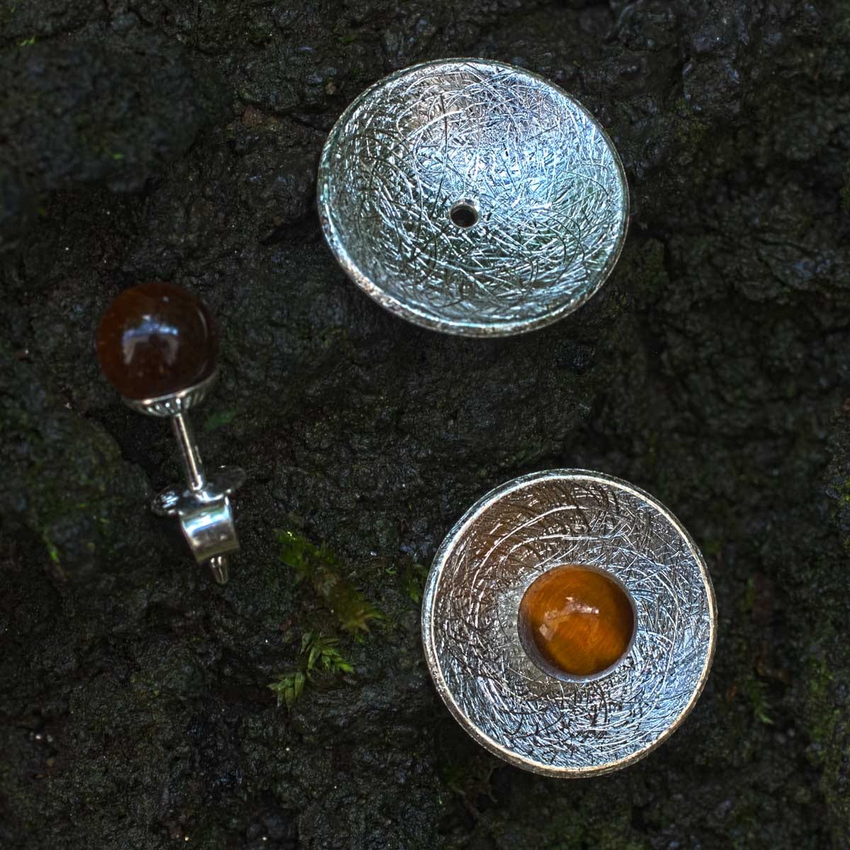 Ohrstecker Tigerauge in Silberschale ice-matt