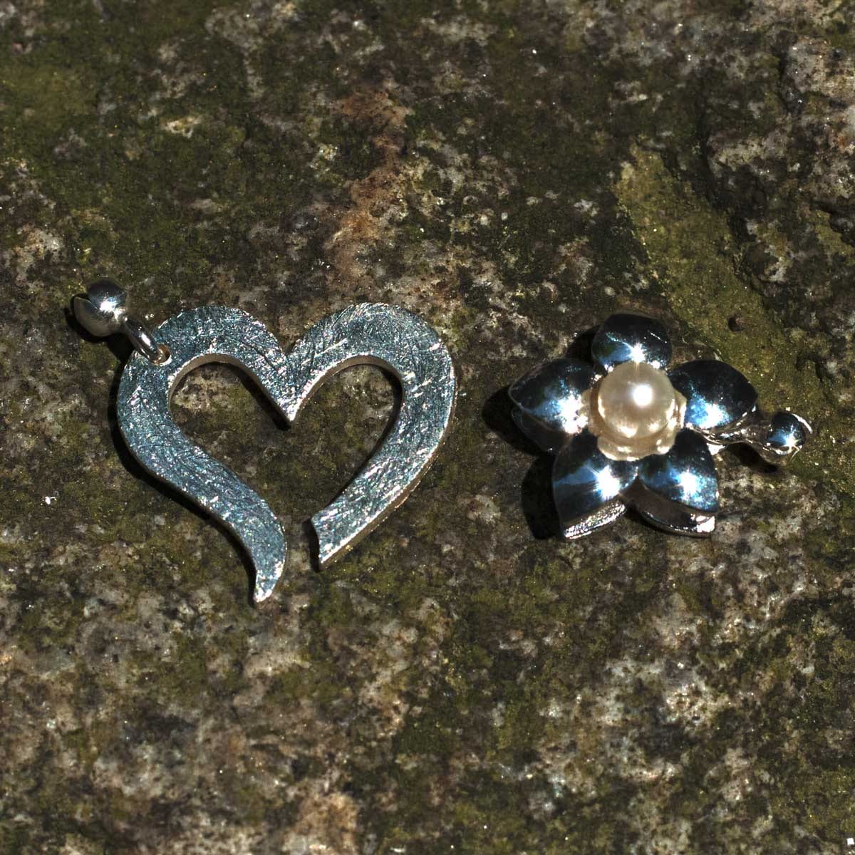 Silberschließe Herz mit Blume mit weißer Perle