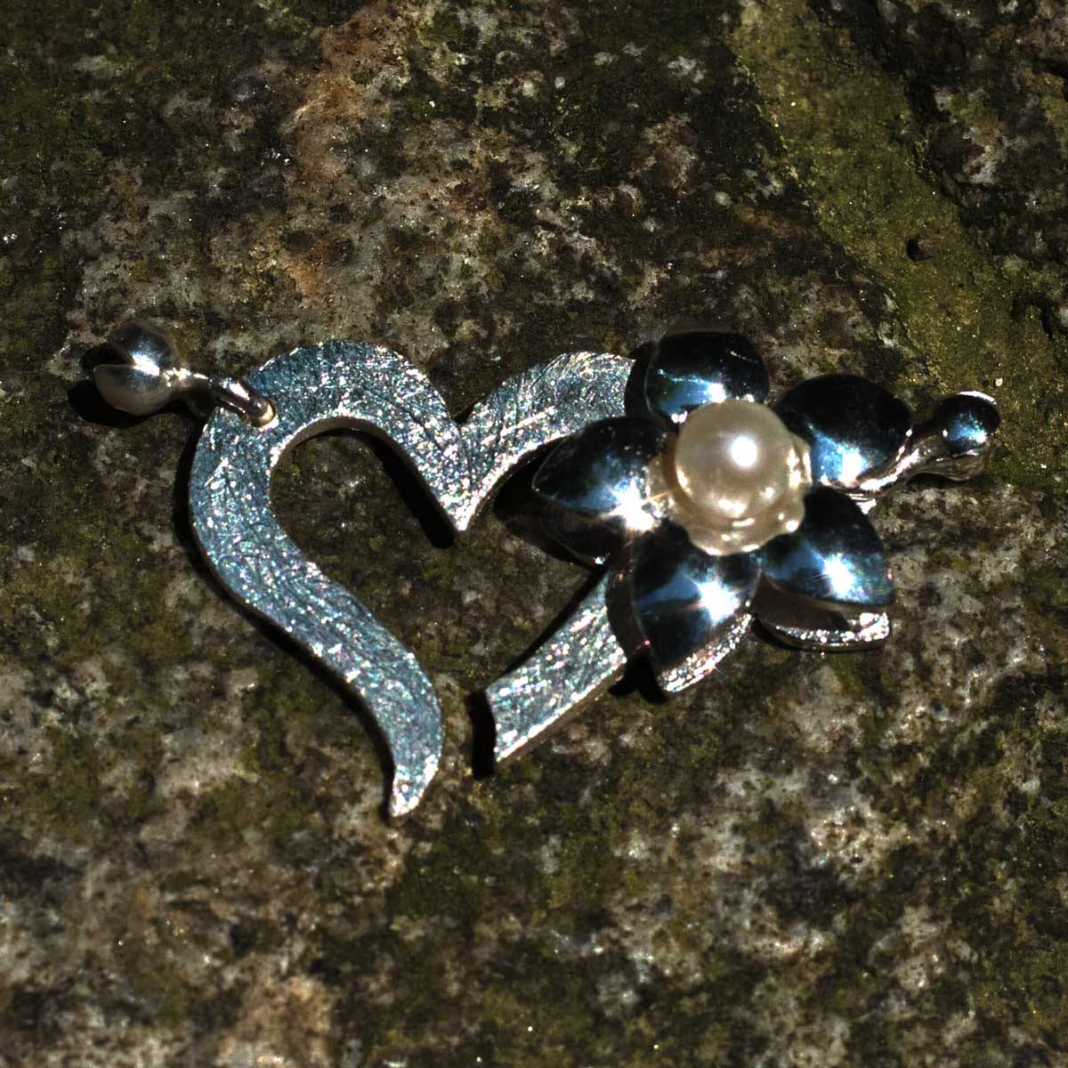 Silberschließe Herz mit Blume mit weißer Perle