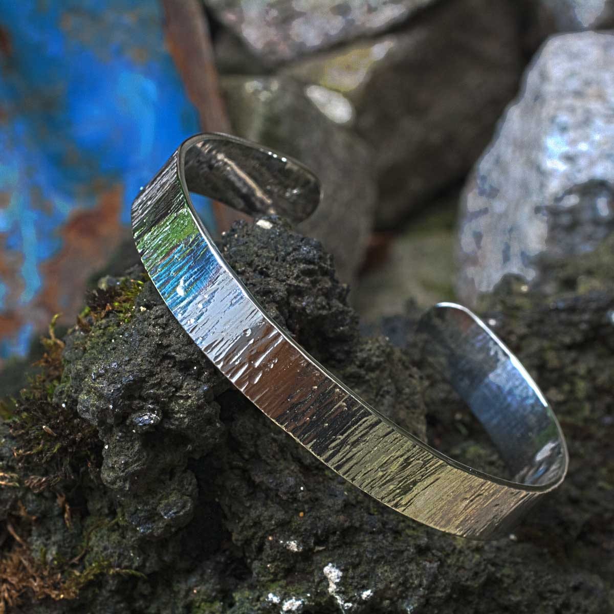 Armspange Baumrindenstruktur