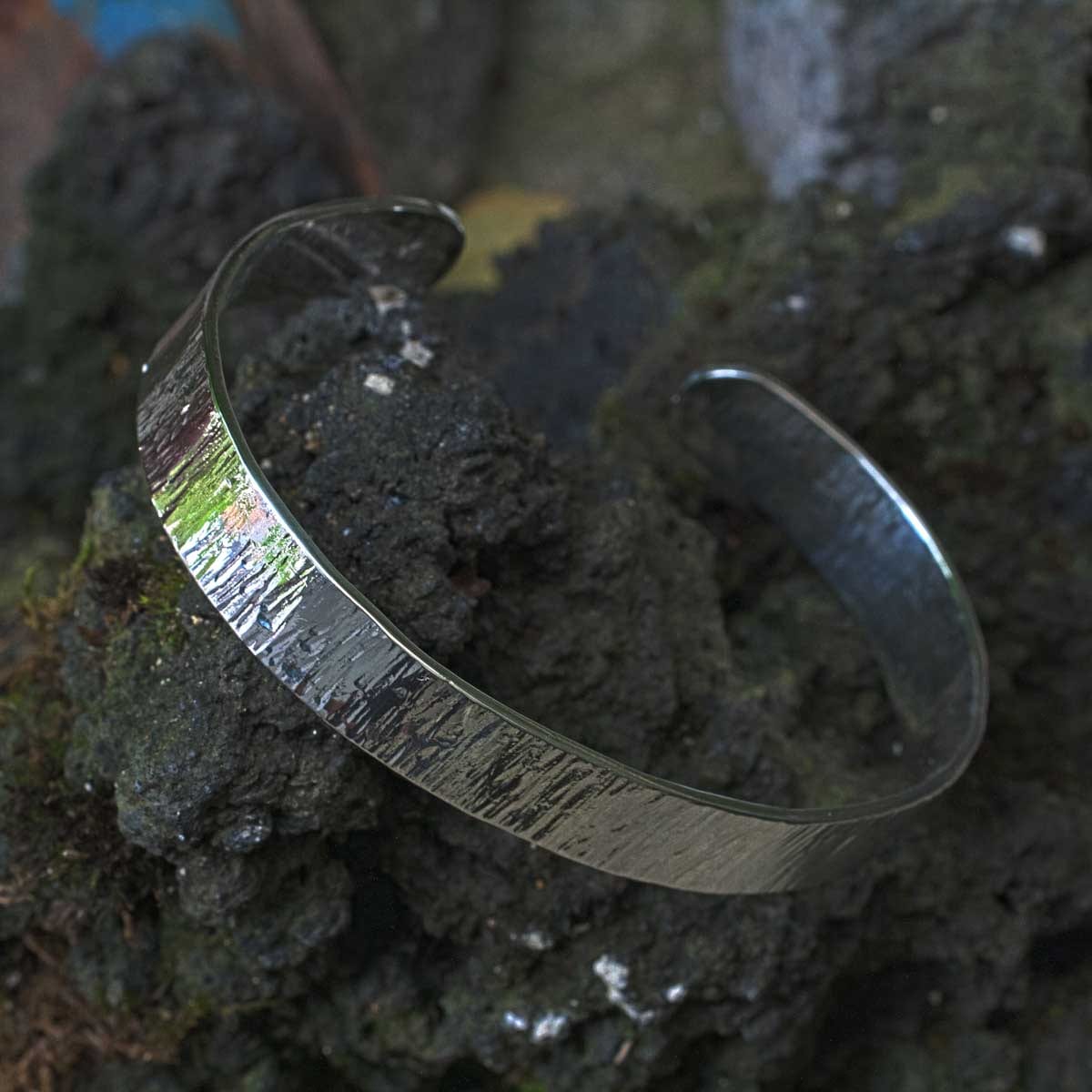 Armspange Baumrindenstruktur