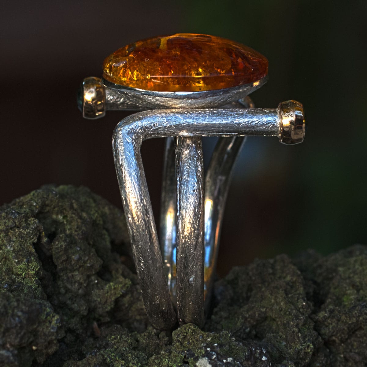 Ring mit Bernstein und blaugrünem Turmalin