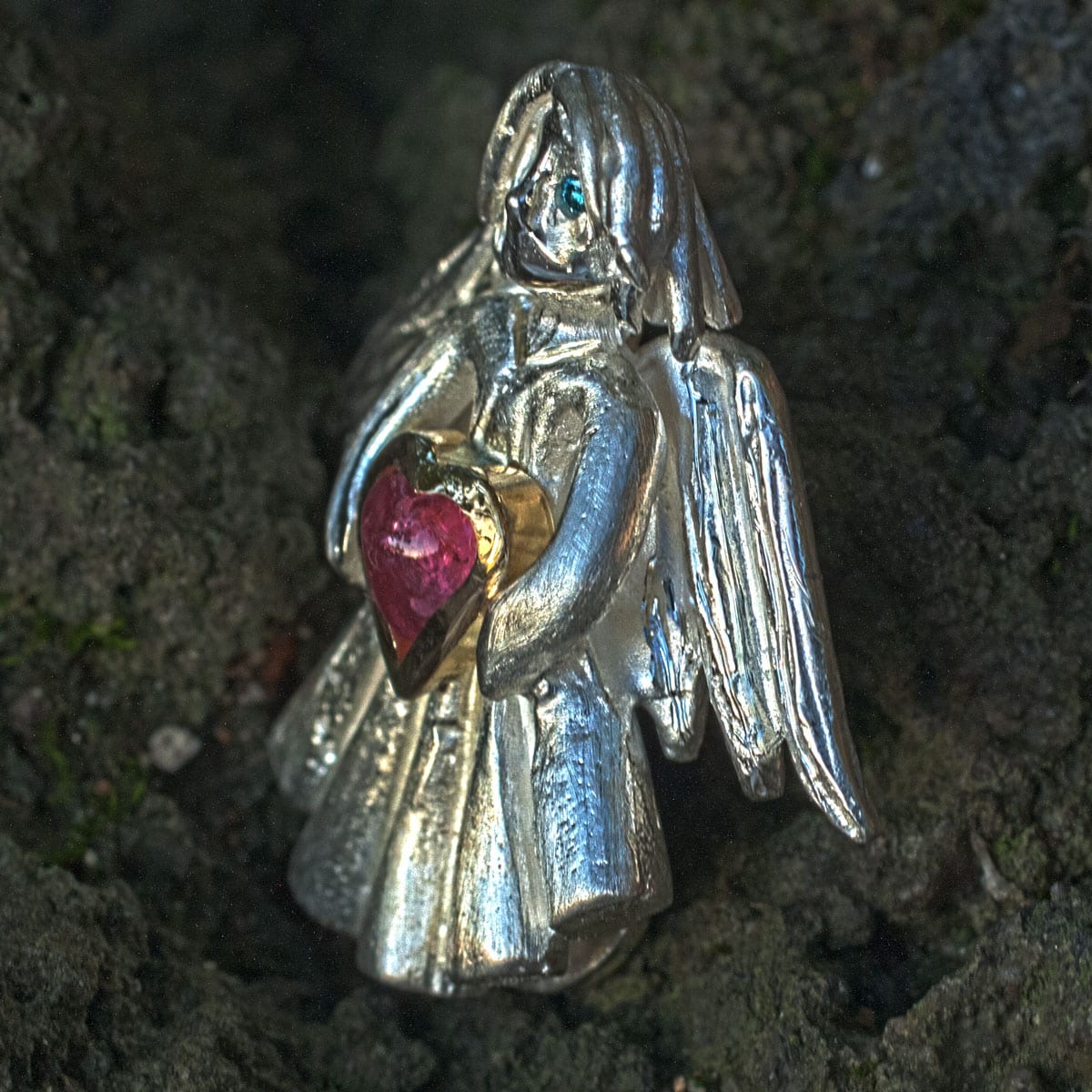 Schutzengel mit Herz aus rosa Turmalin