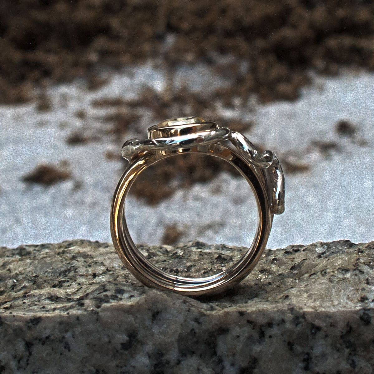 gelber Saphirring mit Silberring Schlange