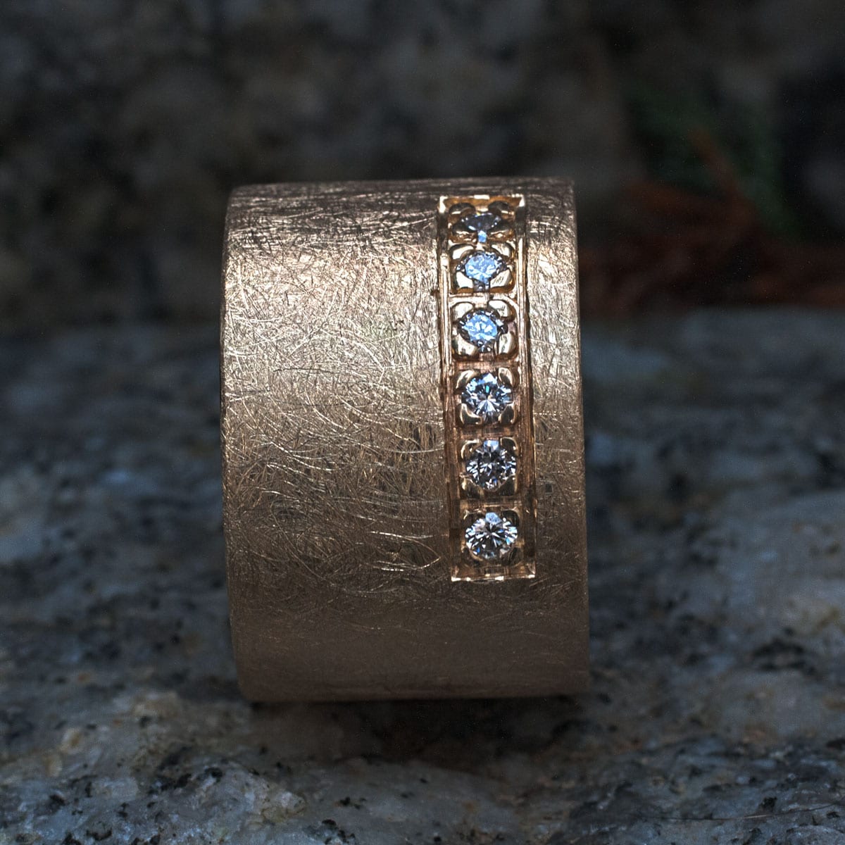 Bandring Gold mit sechs Brillanten