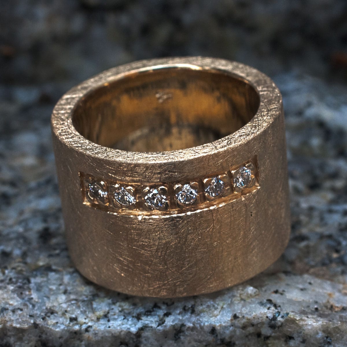 Bandring Gold mit sechs Brillanten