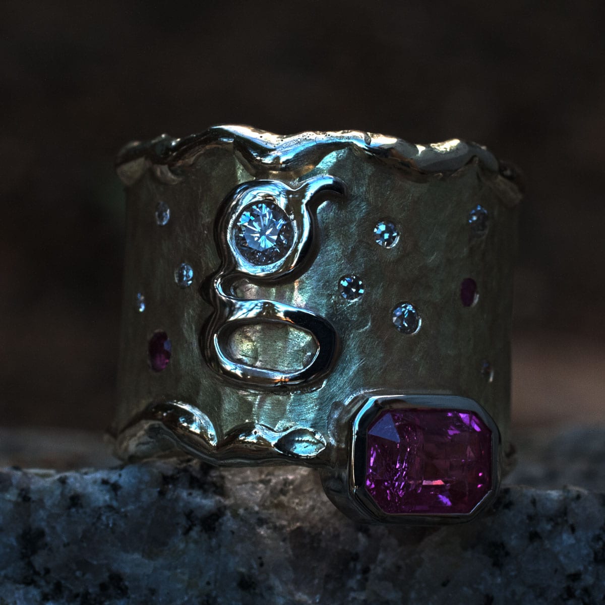 Gelbgoldring mit Weißgold Fassung und Weißgold g