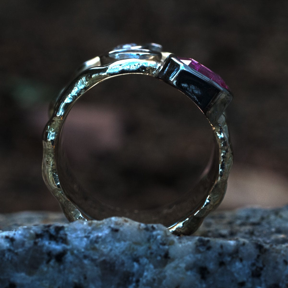 Gelbgoldring mit Weißgold Fassung und Weißgold g