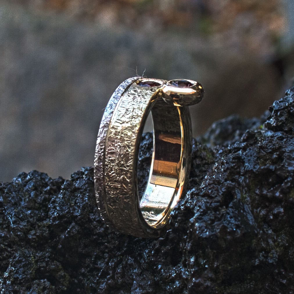 Goldring mit zwei Granaten