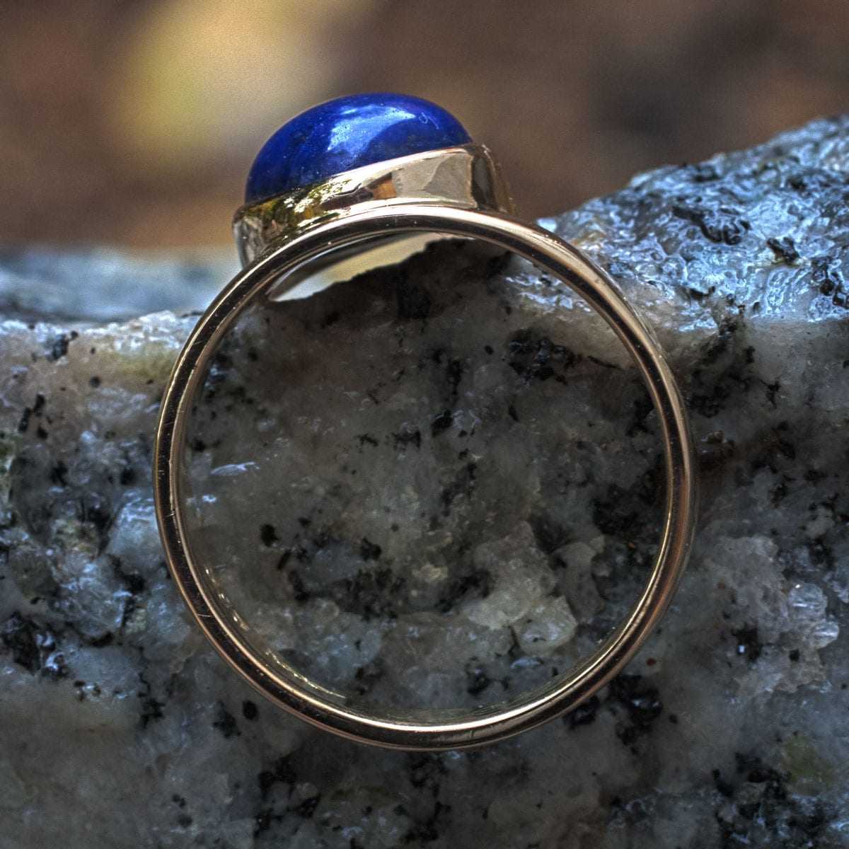 Lapislazuli-Cabouchon an Goldring