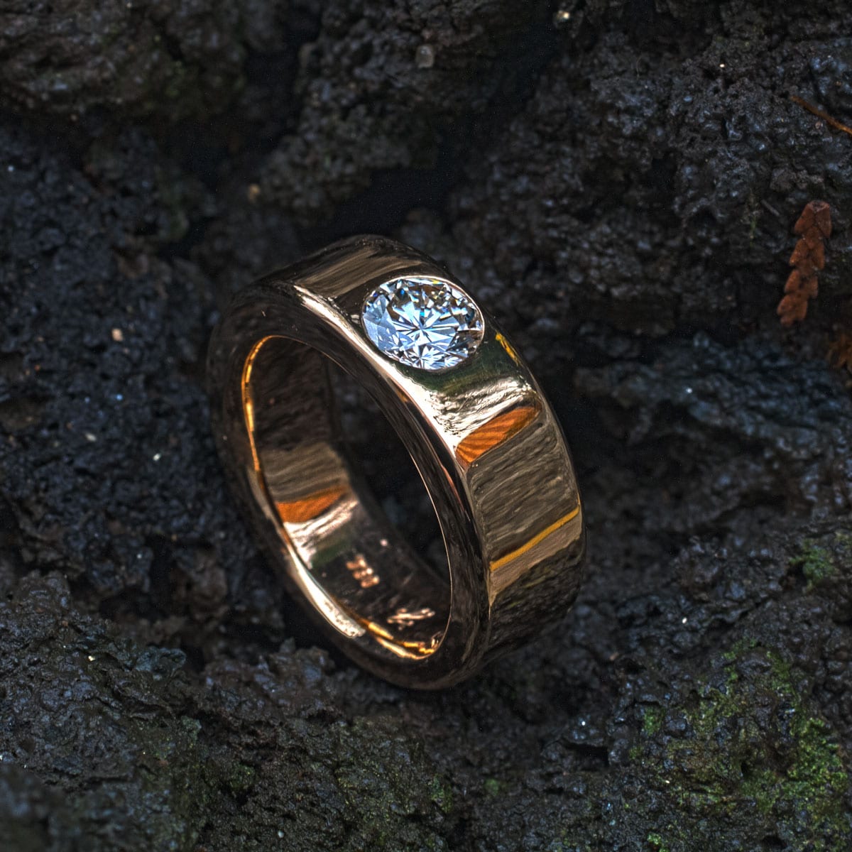 Gelbgoldring mit Brillant