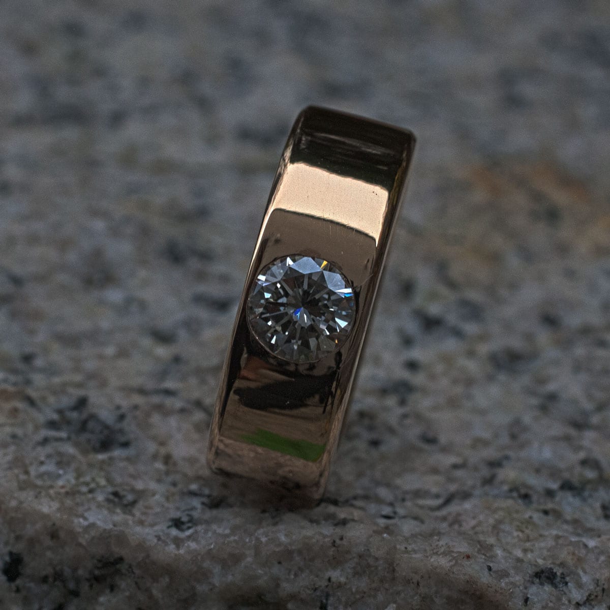 Gelbgoldring mit Brillant