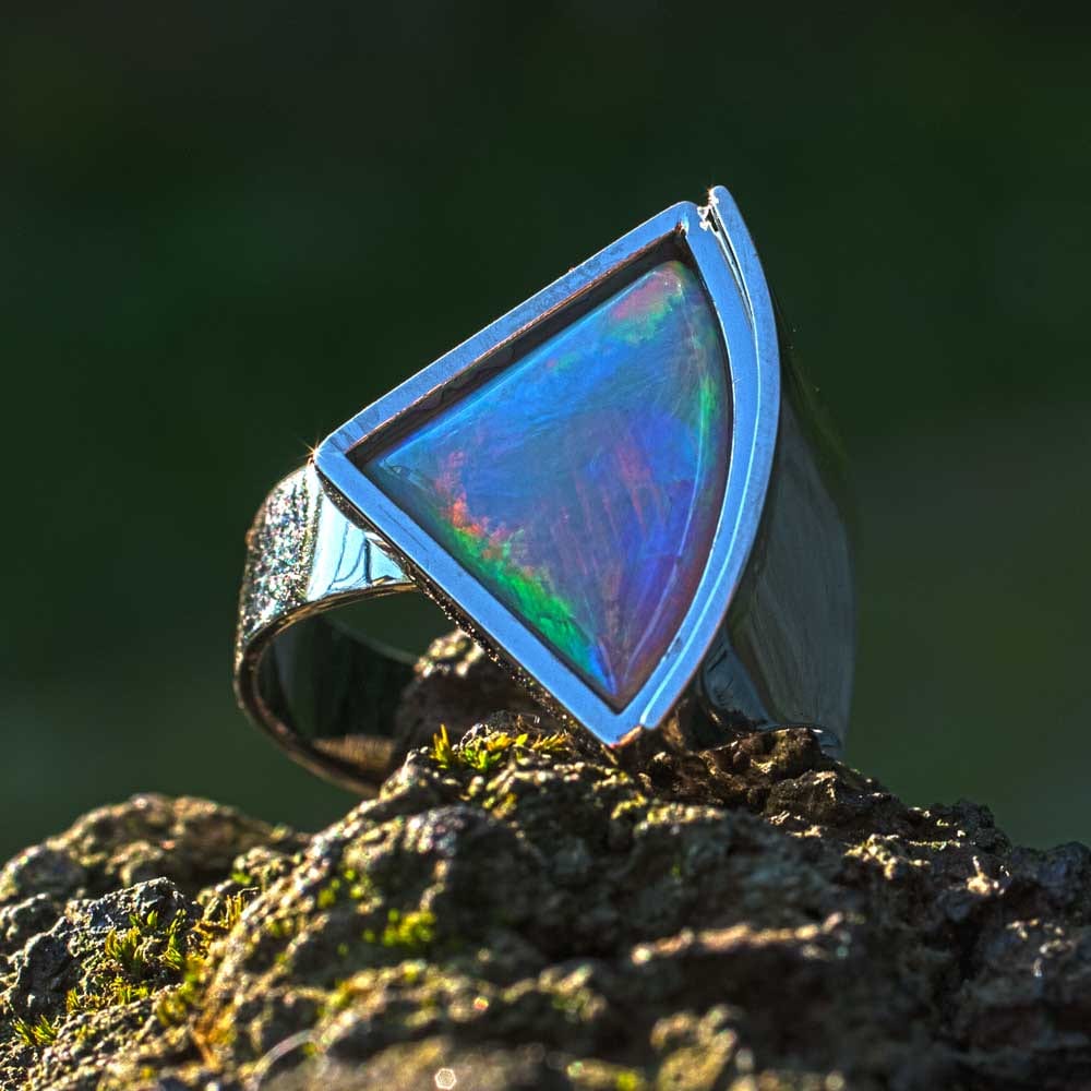 Weißgoldring mit Opal