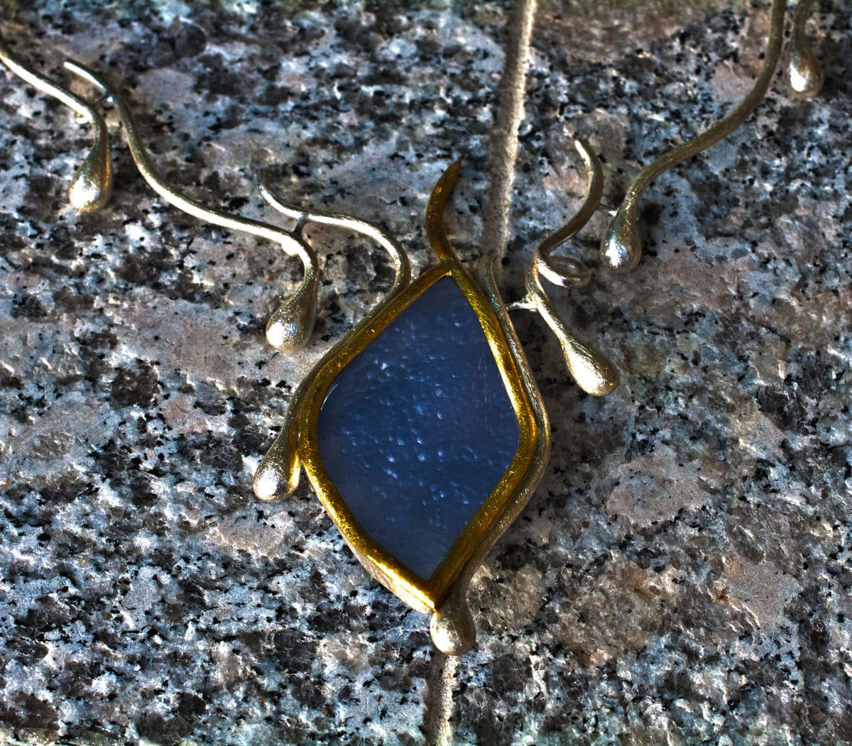 Chalzedon mit Tropfen