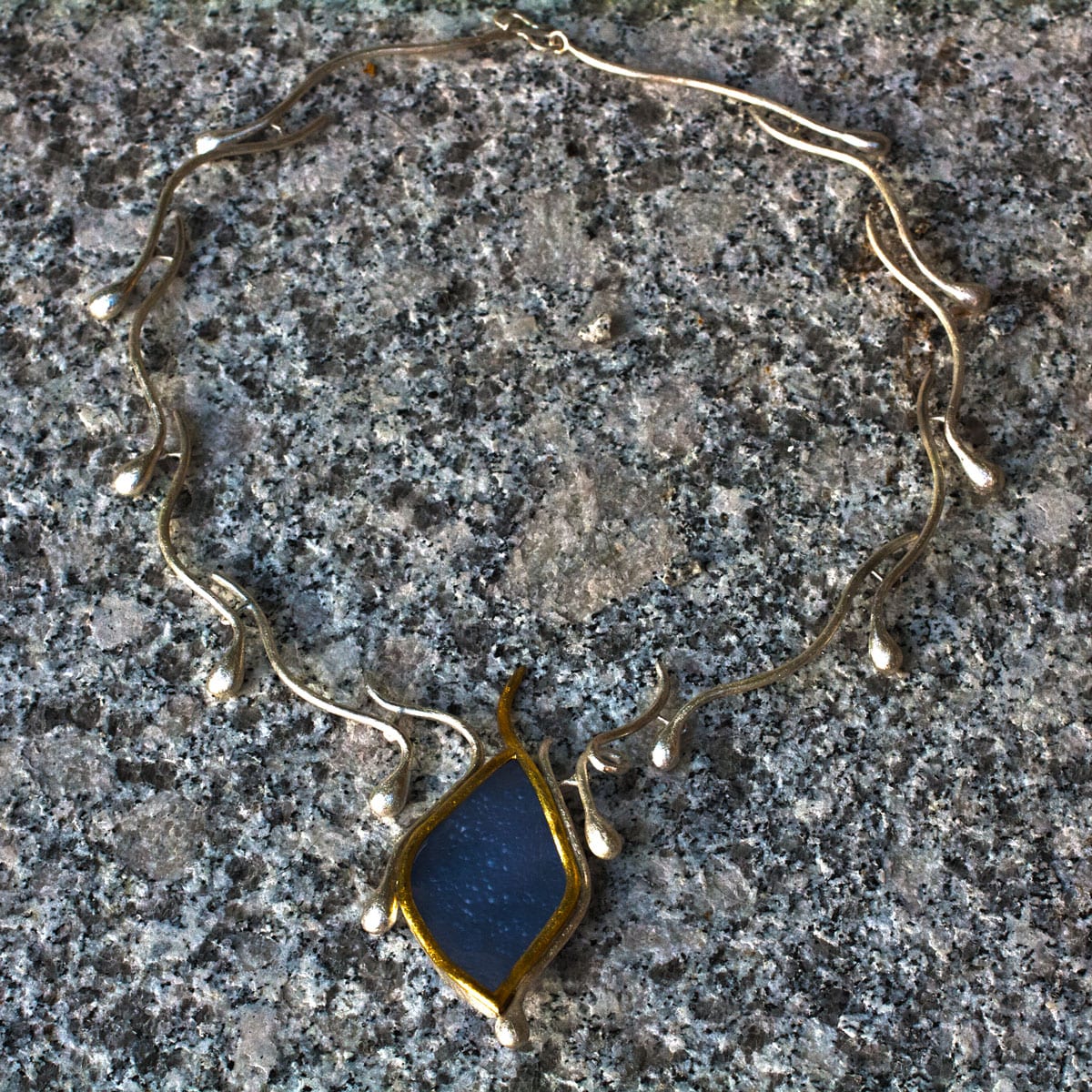 Chalzedon mit Tropfen