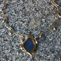 Chalzedon mit Tropfen