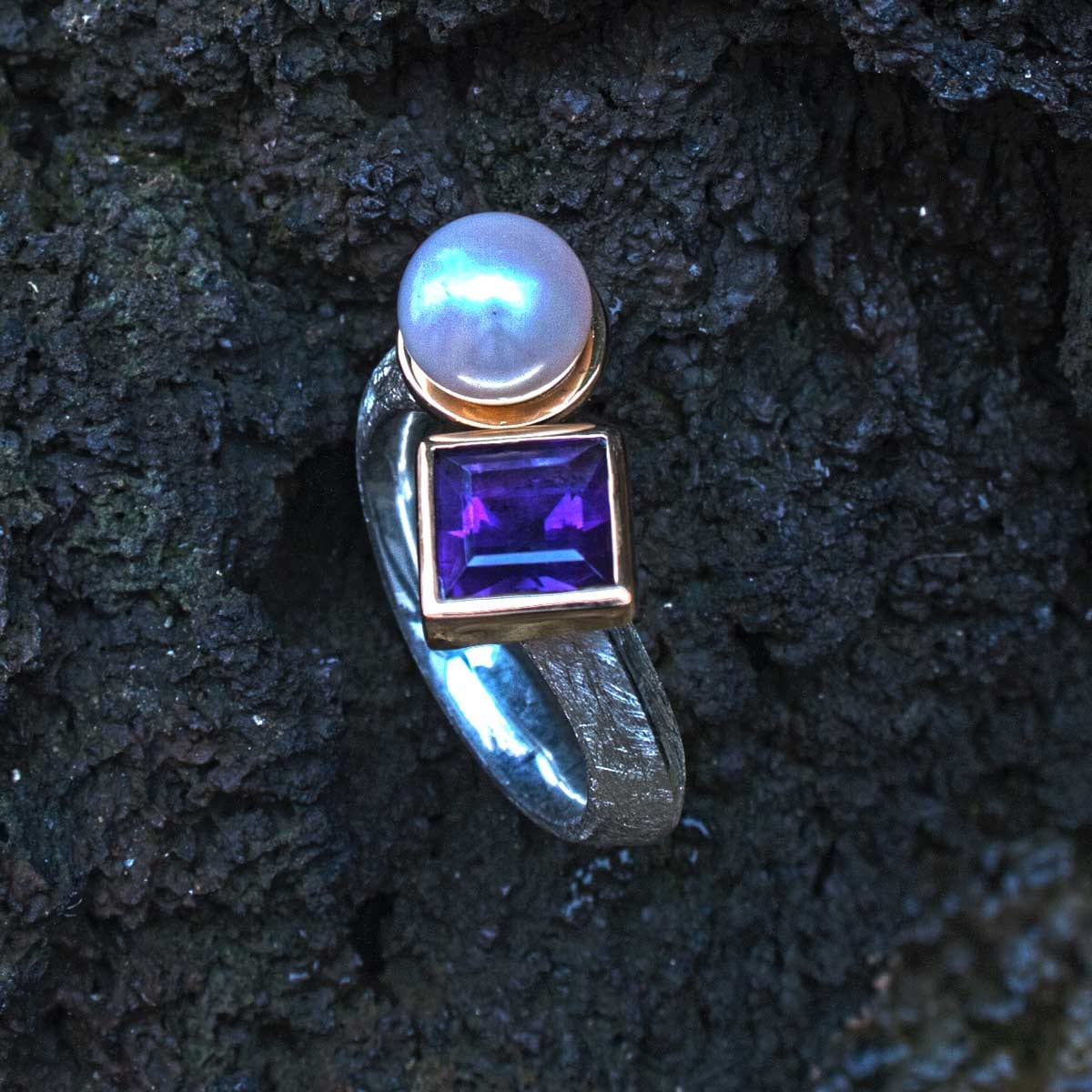 Ring zweifarbig mit Amethyst und Perle